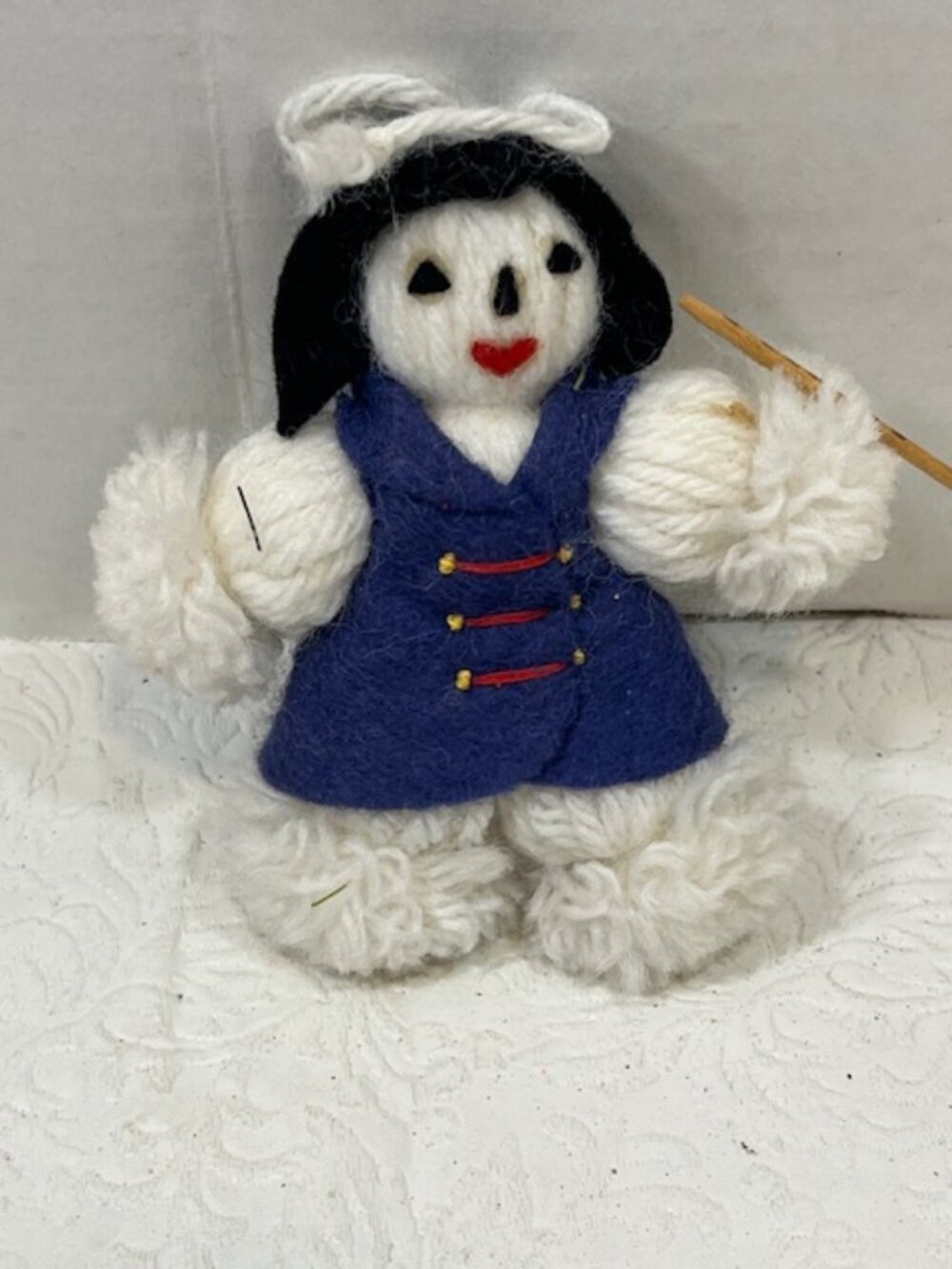 VTG Handmade White Looped Yarn Snowman Christmas Ornament Felt Clothing 4.25"H